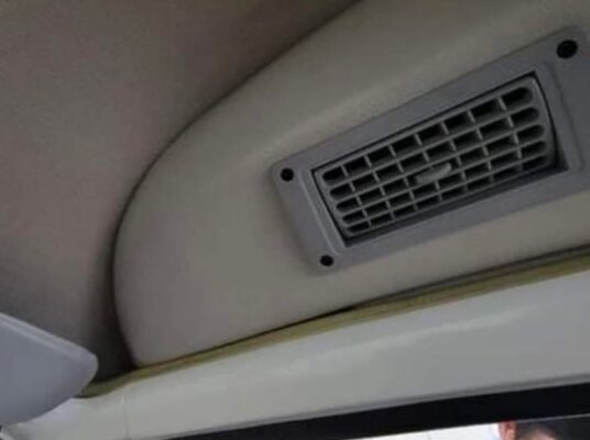 Suzuki Bolan MPV AC and air vents close view