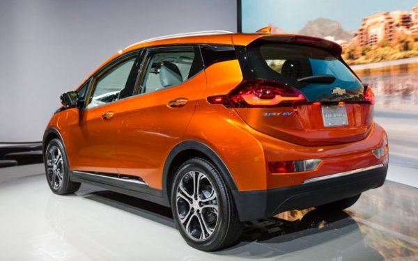 Chevrolet-bolt-2017-rear