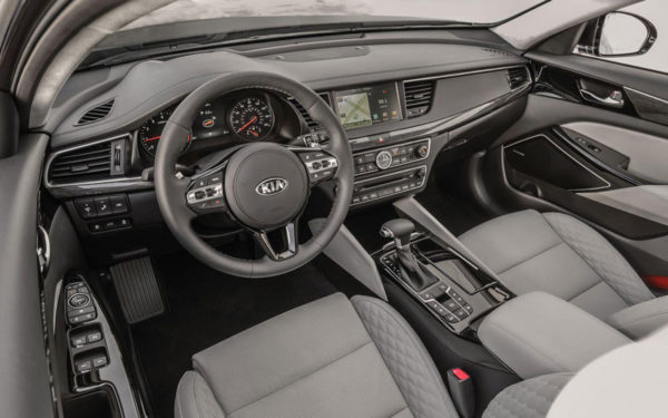 Kia-Cadenza-Technolgy-2017-front-cabin