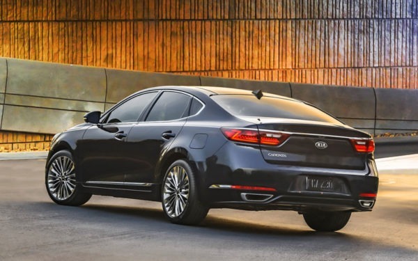 Kia-Cadenza-Technolgy-2017-rear-design