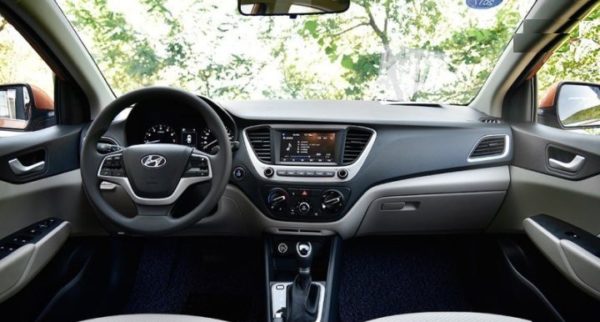 New-Hyundai-Verna-2017-interior