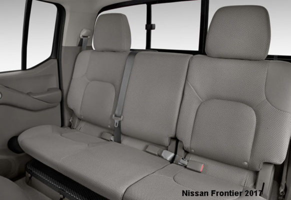 Nissan-Frontier-2017-back-seats