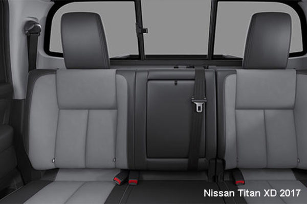 Nissan-Titan-XD-2017-back-seats