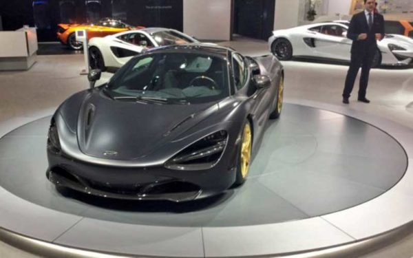 MC-Laren-720-S-Black-gold-frontr--Dubai-Show