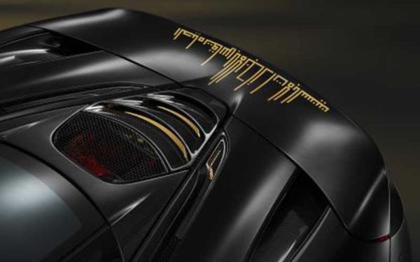 MC-Laren-720-S-Black-gold-tailr--Dubai-Show