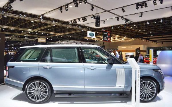 Range-Rover-2018-Facelift-Side-profile-Dubai-Auto-show-2017