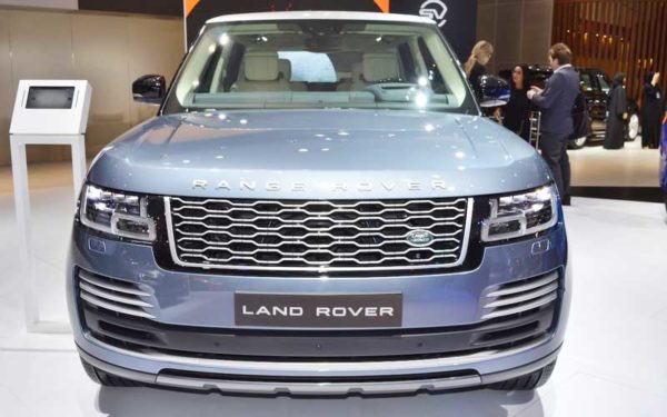 Range-Rover-2018-Facelift-front-Dubai-Auto-show-2017