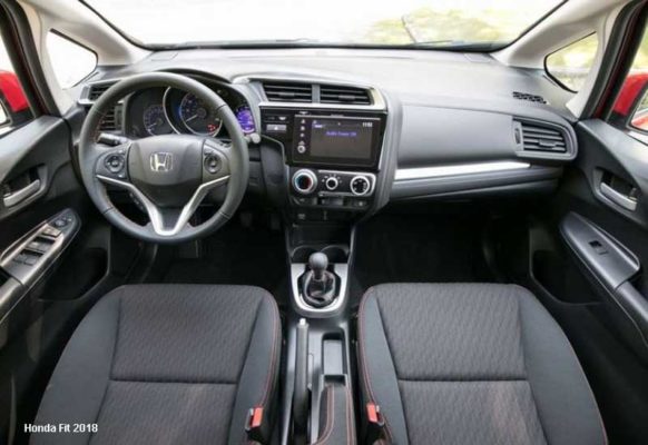 Honda-Fit-2018-steering-and-transmission