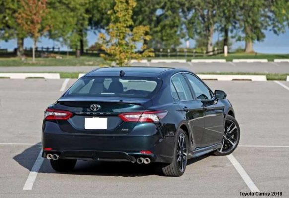 Toyota-Camry-2018-back-image