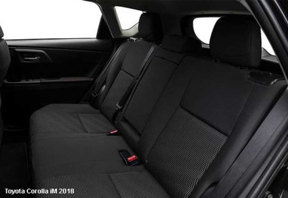 Toyota-Corolla-iM-2018-back-seats