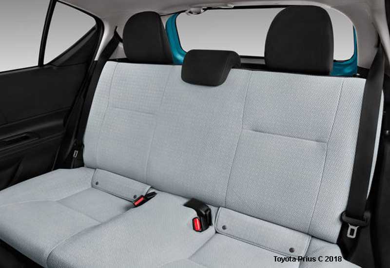 Toyota-Prius-C-2018-back-seats