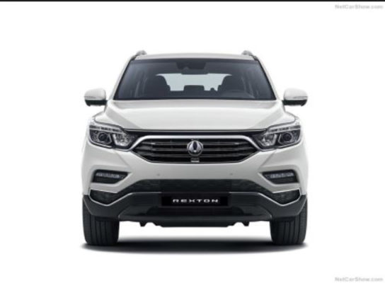 Mahindra-XUV-700-front-2018-indian-launch