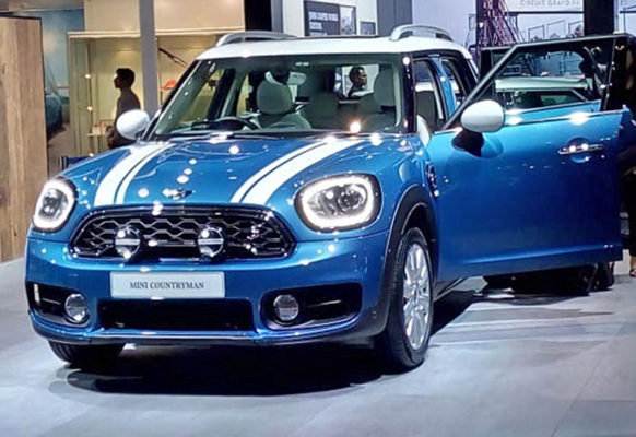 Mini-Countryman-Debuted-in-india-front-view---Auto-Expo-2018