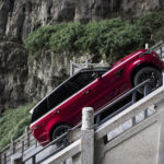 Range-Rover-E-climbing-999-Stairs-of-China's-Heaven-Gate