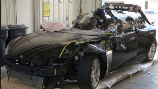 Tesla Autopiloting Accident 2016