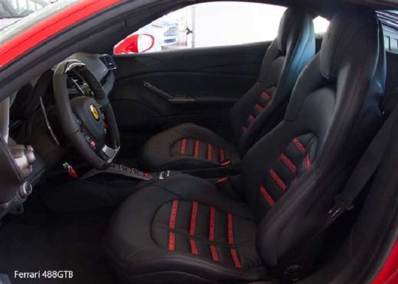 Ferrari-488GTB-2018-interior-image