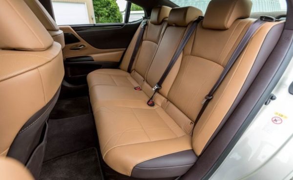 Lexus ES 2019 back seats