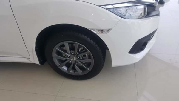 Honda Civic 2019 facelift alloy wheels & side view