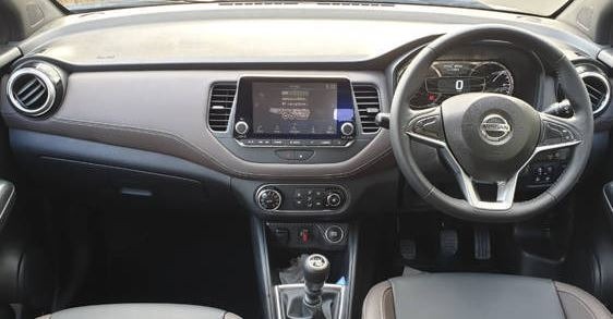 Nissan Kicks 2020 Interior view front cabin