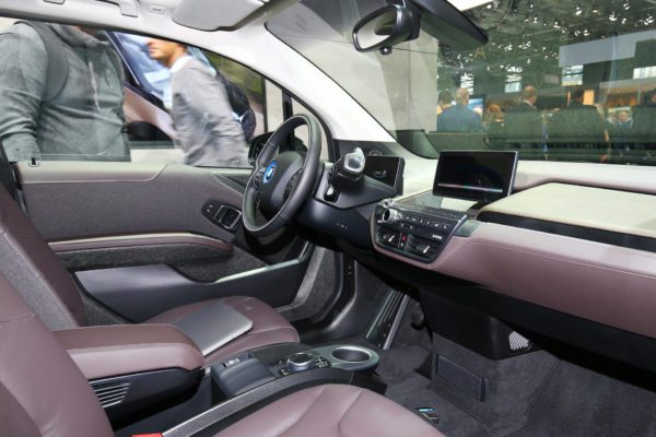 2020 BMW i3 front cabin interior