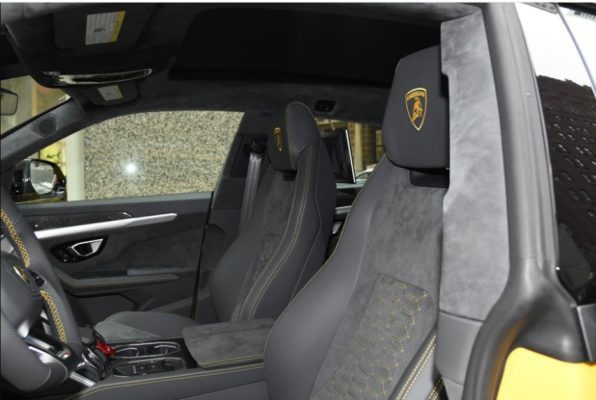 2020 Lamborghini Urus front seats