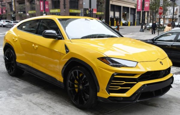 2020 Lamborghini Urus full view