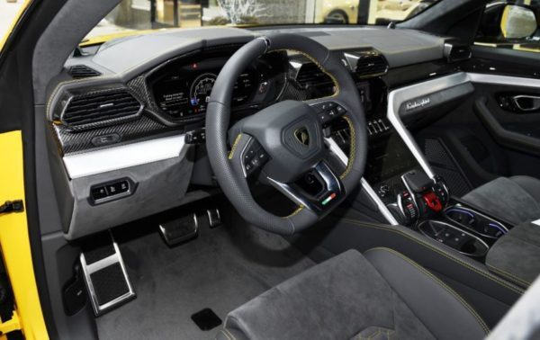 2020 Lamborghini Urus steering & dashboard view