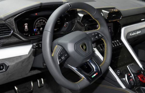 2020 Lamborghini Urus steering & information cluster