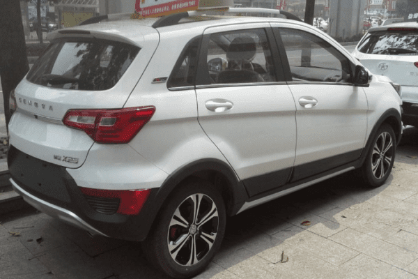 Sazgar BAIC X25 Crossover rear view