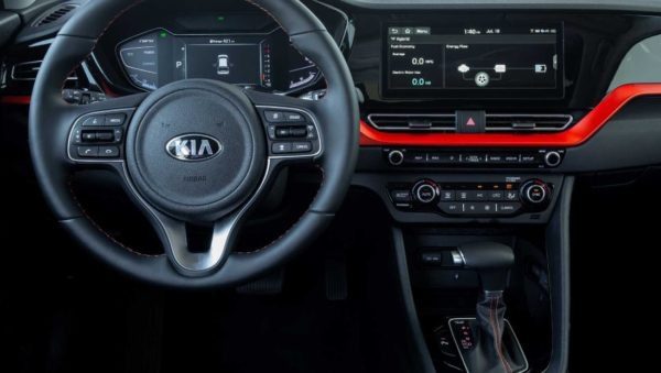 2020 Kia Niro infotainment screen & information cluster view