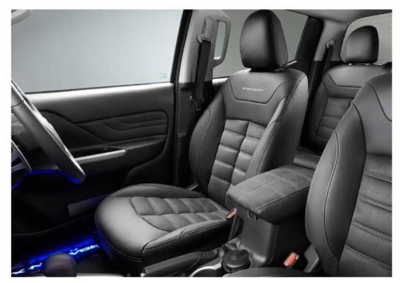 2020 Mitsubishi L200 Barbarian X front seats