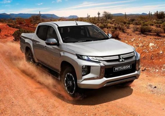 2020 Mitsubishi L200 Barbarian X side view