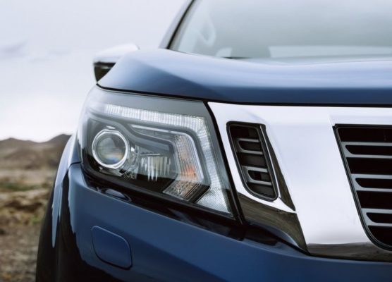 2020 Nissan Navara Headlights