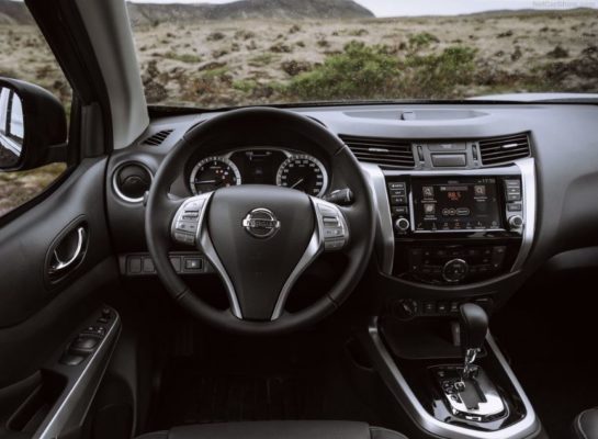 2020 Nissan Navara Steering & information cluster view