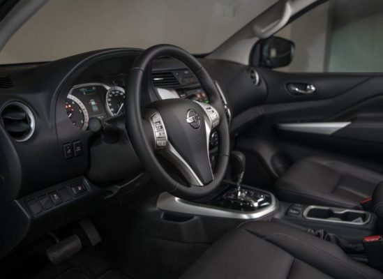 2020 Nissan Navara interior view01
