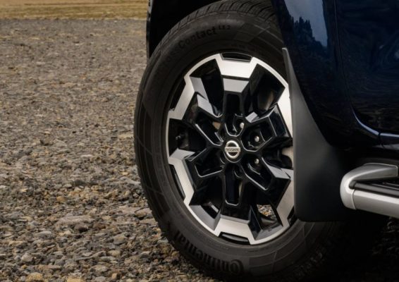 2020 Nissan Navara wheels