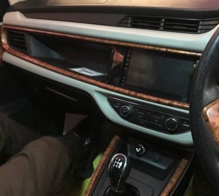 2020 Prince Pearl transmission, infotainment screen & dashboard