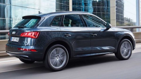 2020 Audi Q5 side View 2