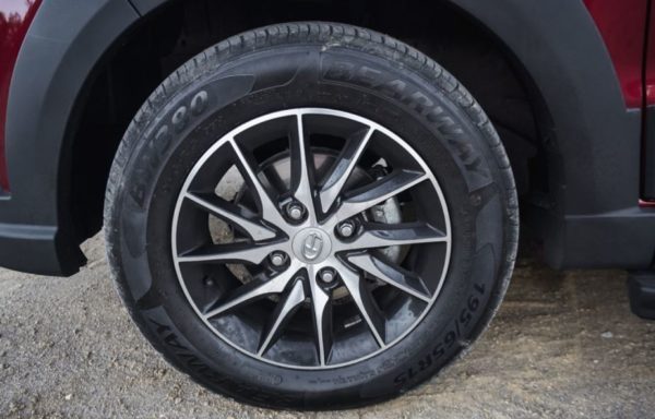 2020 BAIC M50S wheel & tire view