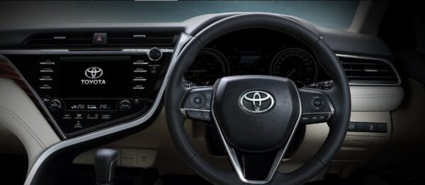 2020 Toyota Camry Hybrid Tech View