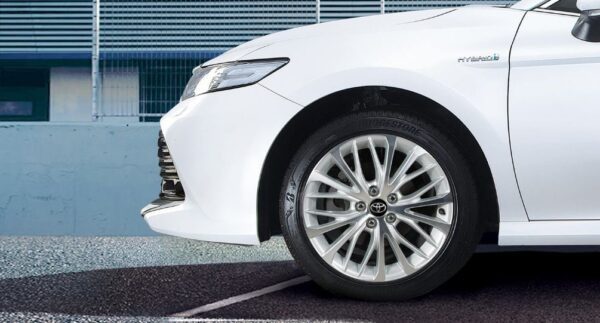 2020 Toyota Camry Hybrid wheel view