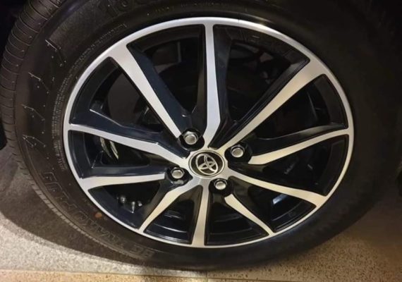 2020 Toyota Yaris wheels view