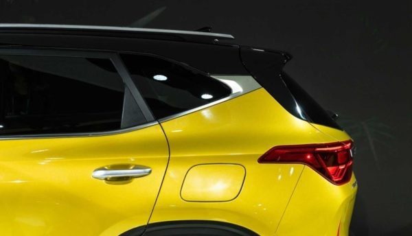 2021 KIA Seltos Rear window & Roof Rails view