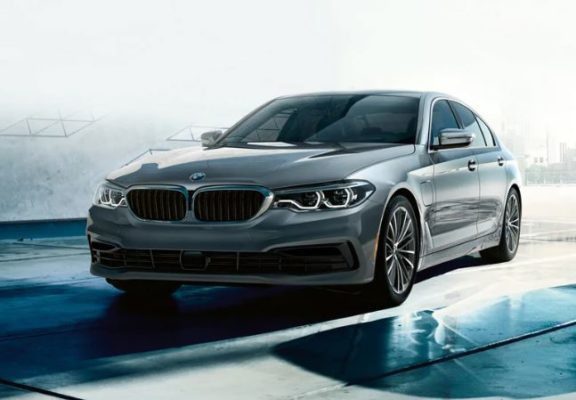 2020 BMW 5 Series front view