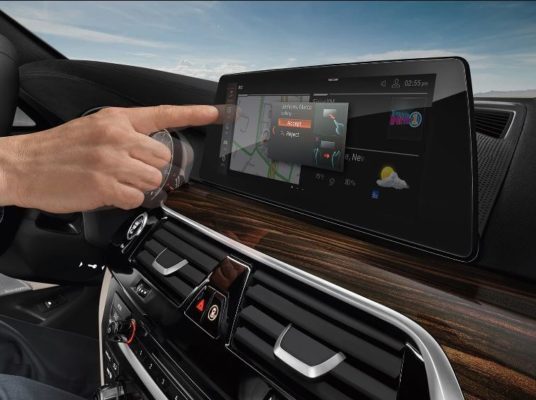 2020 BMW 5 Series infotainment screen