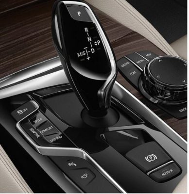2020 BMW 5 Series transmission view