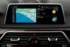 2020 BMW 7 Series front infotainment view