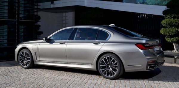 2020 BMW 7 Series side view