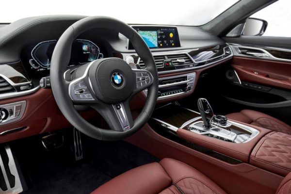 2020 BMW 7 Series steering close view