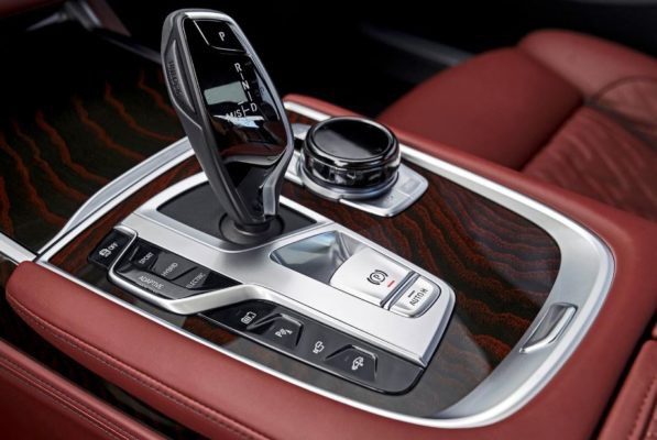 2020 BMW 7 Series transmission view